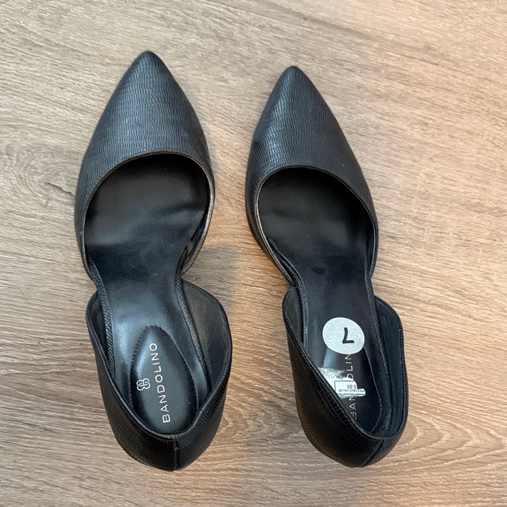 Bandolino Black Pointed Toe Heels - Picture 5 of 6